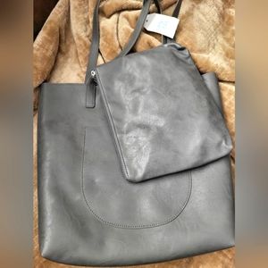 Time and True Tote‎